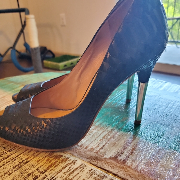 Heels - Picture 3 of 4